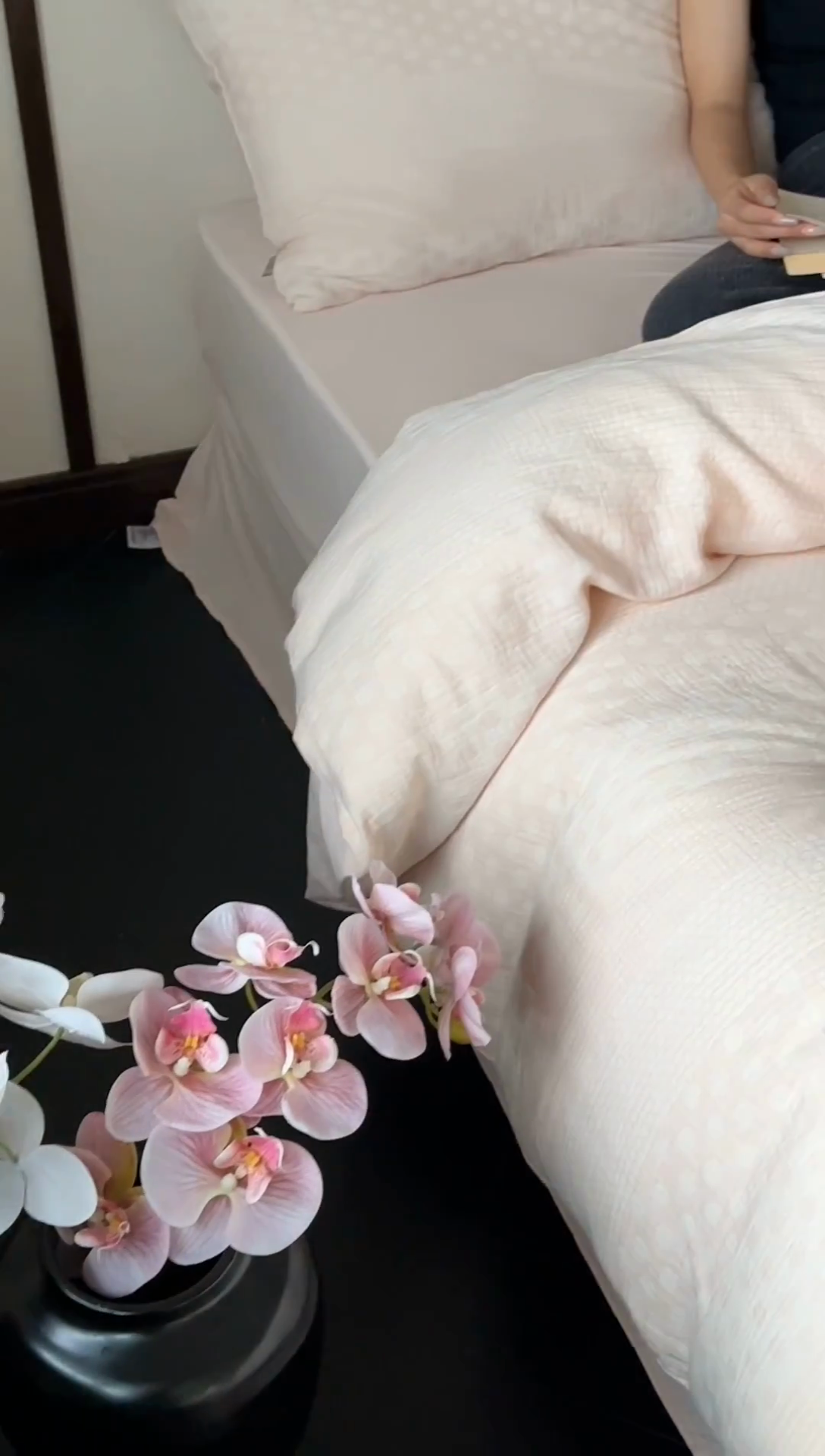 91家纺网 家纺一手货源 找家纺 （总）玛奇朵 2024新品韩国A类色织简约双面波点提花双层皱皱纱-波尔卡舞曲