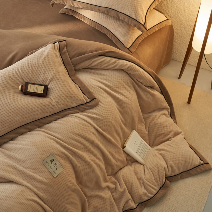 91家纺网 家纺一手货源 找家纺 2024新款牛奶绒华夫格可拆洗冬被被子被芯 华夫格可拆洗-驼色