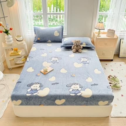 91家纺网 家纺一手货源 找家纺 恋佳居 2025新款加厚雪花绒印花床笠 爱心小狗