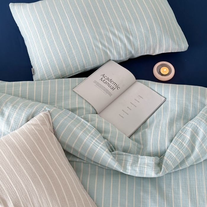 91家纺网 家纺一手货源 找家纺 （总）玛奇朵 2024新品简约色织中古细条纹双层皱皱纱-时尚印迹