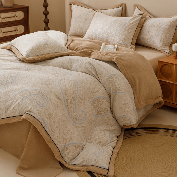 91家纺网 家纺一手货源 找家纺 2024新款牛奶绒染色雕花可拆洗冬被被子被芯 凤尾花