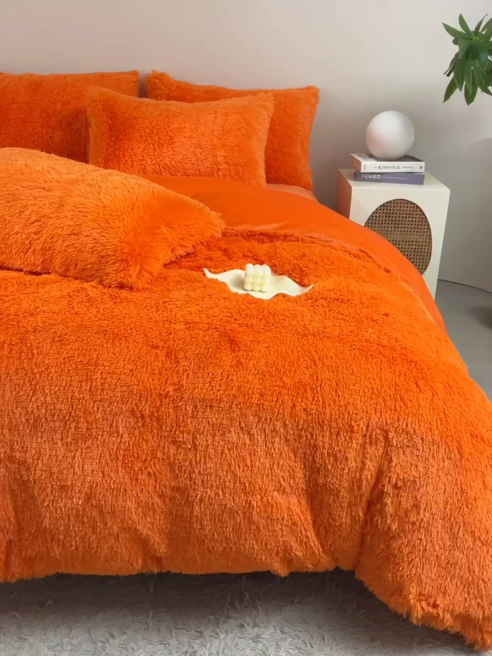 91家纺网 家纺一手货源 找家纺 品尚嘉家纺2025新款纯色水貂绒四件套长毛绒保暖套件桔色