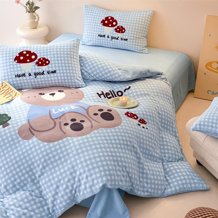 91家纺网 家纺一手货源 找家纺 星座家纺 2025新款大版卡通牛奶绒四件套 蓝格小熊