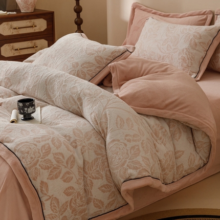 2024新款牛奶绒染色雕花可拆洗冬被被子被芯 爱意浓浓