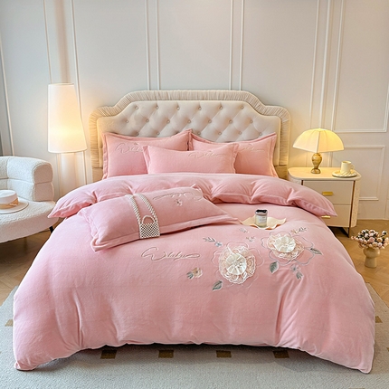 91家纺网 家纺一手货源 找家纺 （总）孟鑫家纺 2025新款加厚牛奶绒手工花绣花四件套莱茵花园系列