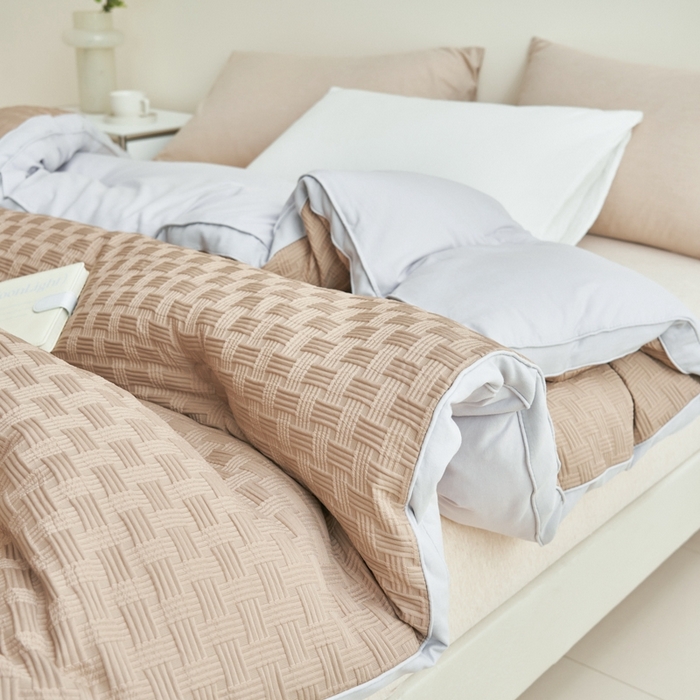 91家纺网 家纺一手货源 找家纺 2024新款b类针织良品格大豆纤维冬被被子被芯 良品格-驼+灰