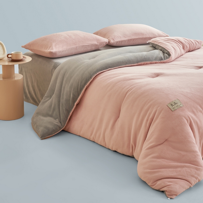 91家纺网 家纺一手货源 找家纺 2024新款双面牛奶绒德绒拼色冬被四件套 德绒拼色-豆沙