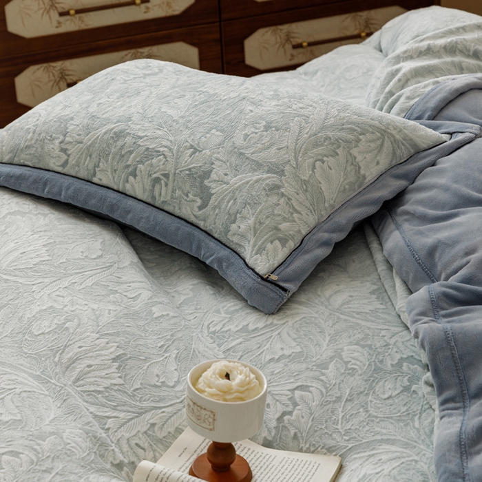 91家纺网 家纺一手货源 找家纺 2024新款牛奶绒染色雕花可拆洗冬被被子被芯 连枝