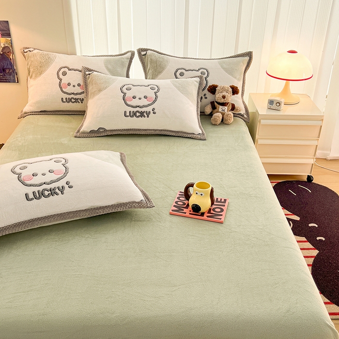 91家纺网 家纺一手货源 找家纺 倾慕家纺 2024新款加厚保暖6D立体雪花绒系列-单被套 奶茶小熊