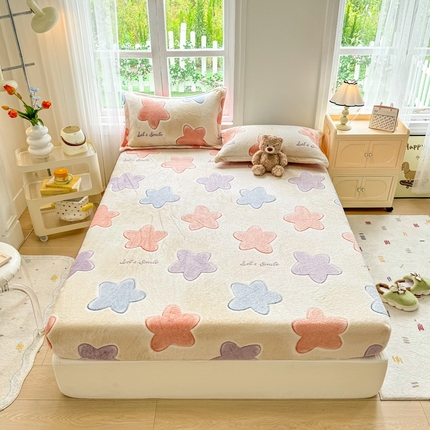 91家纺网 家纺一手货源 找家纺 恋佳居 2025新款加厚雪花绒印花床笠 满天星