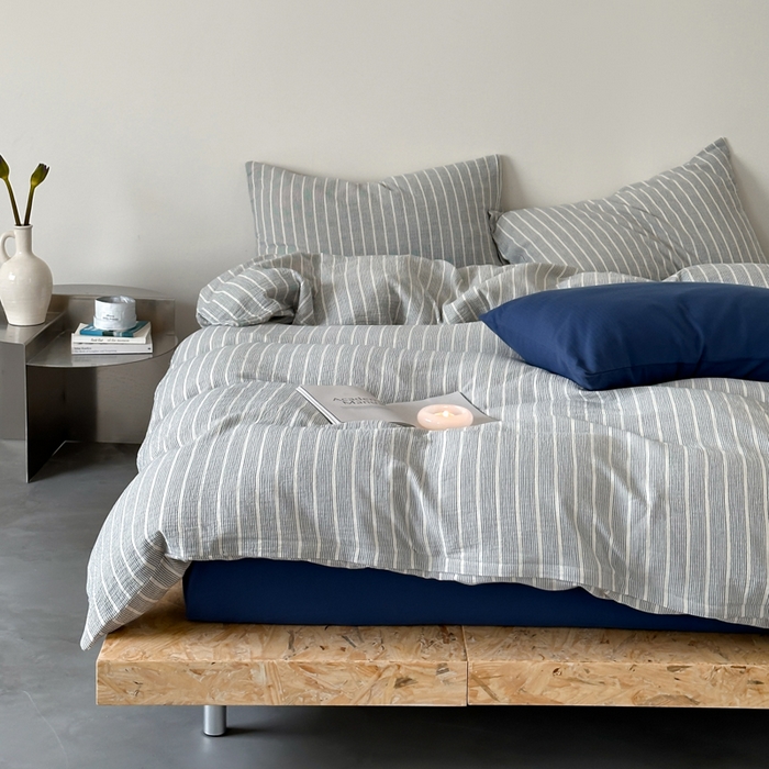 91家纺网 家纺一手货源 找家纺 玛奇朵 2024新品简约色织中古细条纹双层皱皱纱-时尚印迹 时尚印迹-深蓝