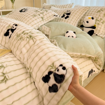 91家纺网 家纺一手货源 找家纺 兄弟坊 2024新款泡泡印花兔毛绒四件套 熊猫宝贝-1