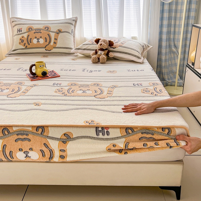 91家纺网 家纺一手货源 找家纺 倾慕家纺 2024新款加厚保暖6D立体雪花绒系列-单床笠 欢乐小虎