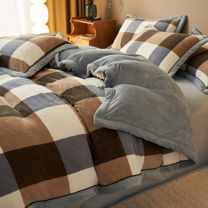 91家纺网 家纺一手货源 找家纺 2024新款无印风牛奶绒宽边可拆洗冬被被子被芯 无印风可拆洗冬被-大绿格