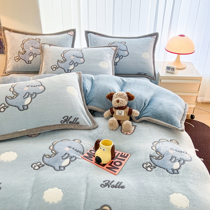 91家纺网 家纺一手货源 找家纺 倾慕家纺 2024新款加厚保暖6D立体雪花绒系列-单被套 奶茶小龙蓝