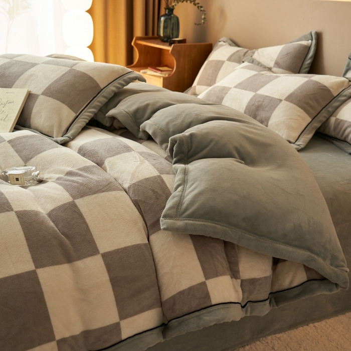 91家纺网 家纺一手货源 找家纺 2024新款无印风牛奶绒宽边可拆洗冬被被子被芯 无印风可拆洗冬被-灰白格