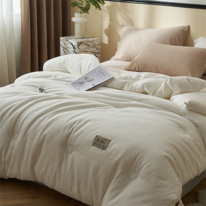 91家纺网 家纺一手货源 找家纺 2024新款b类100%纯棉水洗棉提花大豆纤维冬被 纯棉方格 简约风