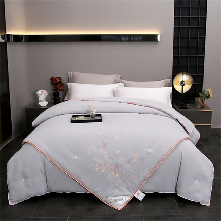 91家纺网 家纺一手货源 找家纺 恒鑫 2025新款全棉绣花桑蚕丝冬被春秋被拉链二合一子母被 夏云灰