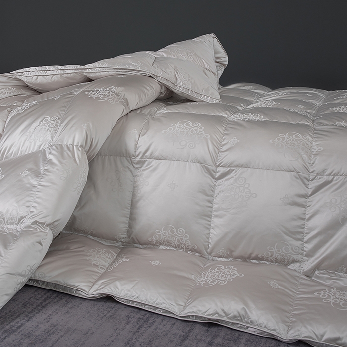 91家纺网 家纺一手货源 找家纺 华盛羽绒被壳 2024新款高精密真丝提花羽绒被婚庆款鹅绒被高端大气羽绒被 灰色