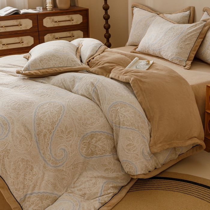 91家纺网 家纺一手货源 找家纺 2024新款牛奶绒染色雕花可拆洗冬被被子被芯 凤尾花