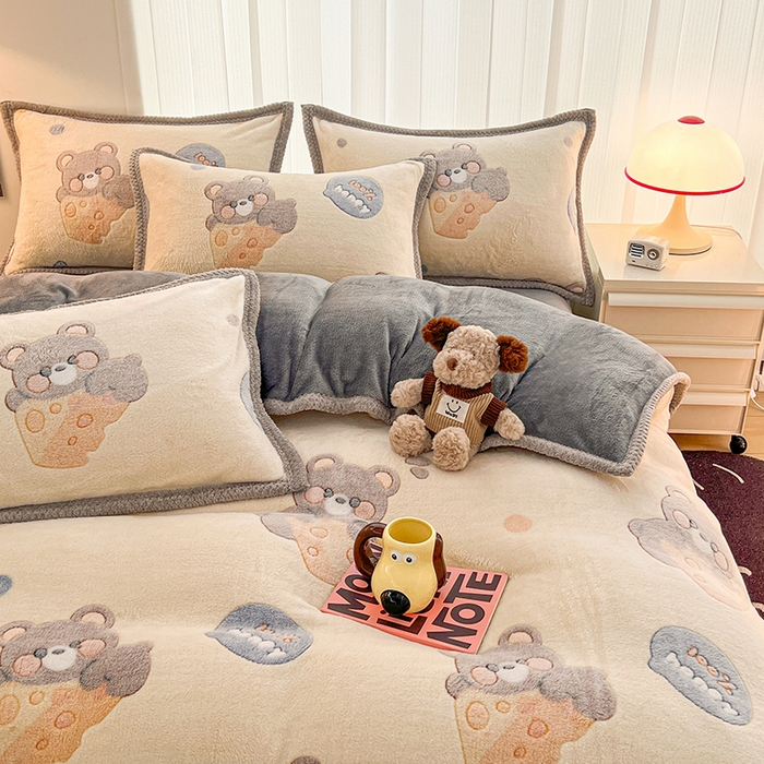 91家纺网 家纺一手货源 找家纺 倾慕家纺 2024新款加厚保暖6D立体雪花绒系列-单被套 奶酪小熊