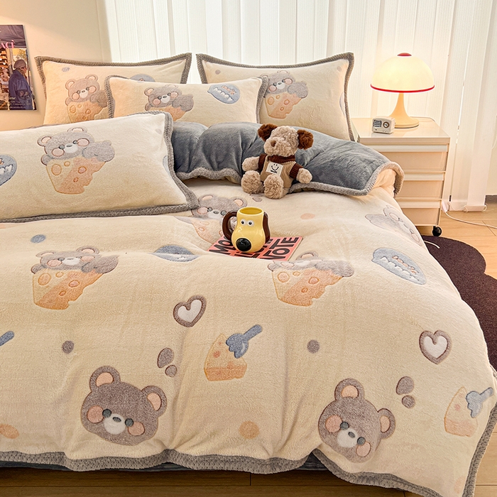 91家纺网 家纺一手货源 找家纺 倾慕家纺 2024新款加厚保暖6D立体雪花绒系列-单被套 奶酪小熊