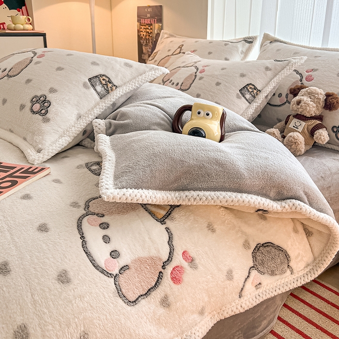 91家纺网 家纺一手货源 找家纺 倾慕家纺 2024新款加厚保暖6D立体雪花绒系列-四件套 礼物小狗