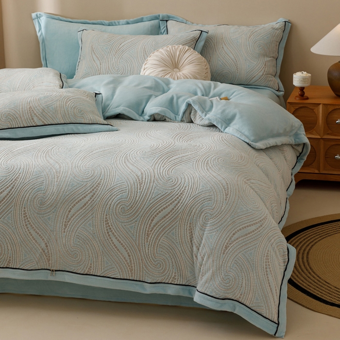 91家纺网 家纺一手货源 找家纺 2024新款牛奶绒染色雕花可拆洗冬被被子被芯 意境云海