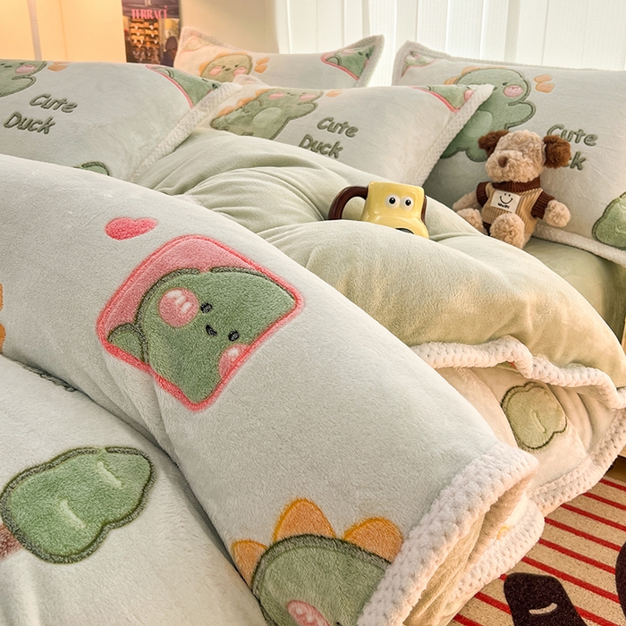 91家纺网 家纺一手货源 找家纺 倾慕家纺 2024新款加厚保暖6D立体雪花绒系列-四件套 绿色小龙