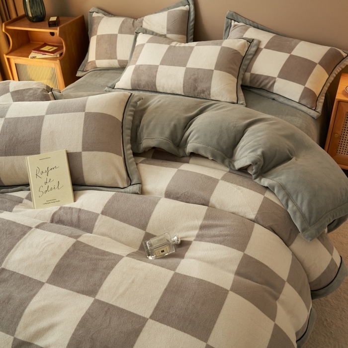 91家纺网 家纺一手货源 找家纺 2024新款无印风牛奶绒宽边可拆洗冬被被子被芯 无印风可拆洗冬被-灰白格