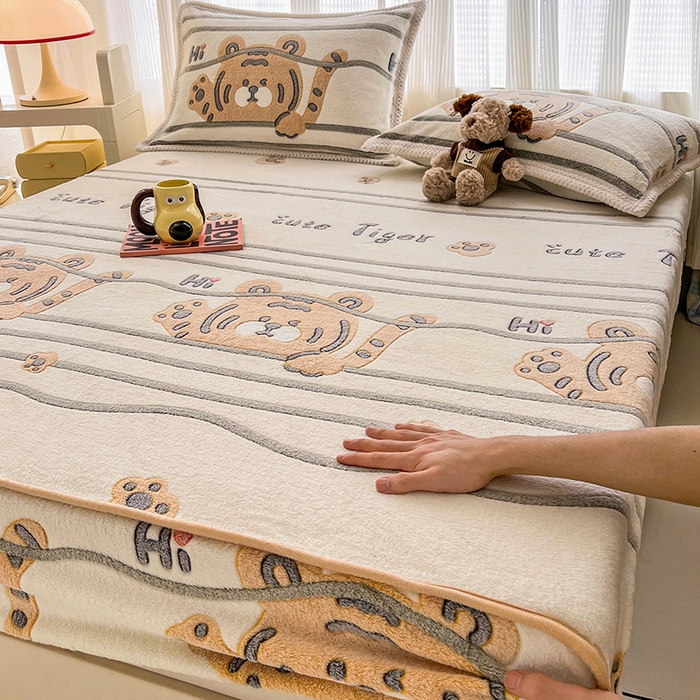 91家纺网 家纺一手货源 找家纺 倾慕家纺 2024新款加厚保暖6D立体雪花绒系列-单床笠 欢乐小虎