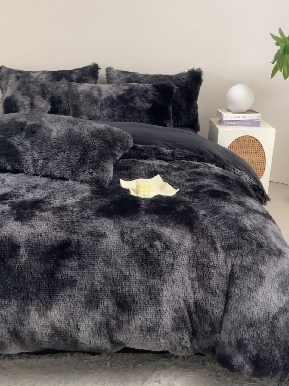 91家纺网 家纺一手货源 找家纺 品尚嘉家纺2025新款扎染水貂绒四件套长毛绒保暖套件扎染-黑色
