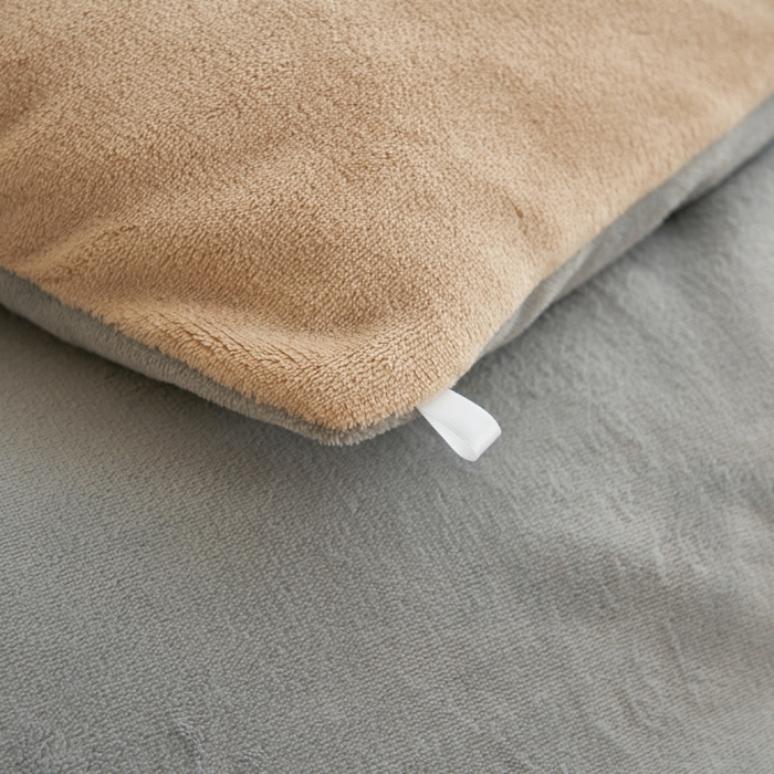 91家纺网 家纺一手货源 找家纺 2024新款双面牛奶绒德绒拼色冬被四件套 德绒拼色-浅灰