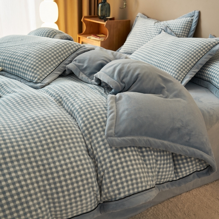 91家纺网 家纺一手货源 找家纺 2024新款无印风牛奶绒宽边可拆洗冬被被子被芯 无印风可拆洗冬被-天蓝小格