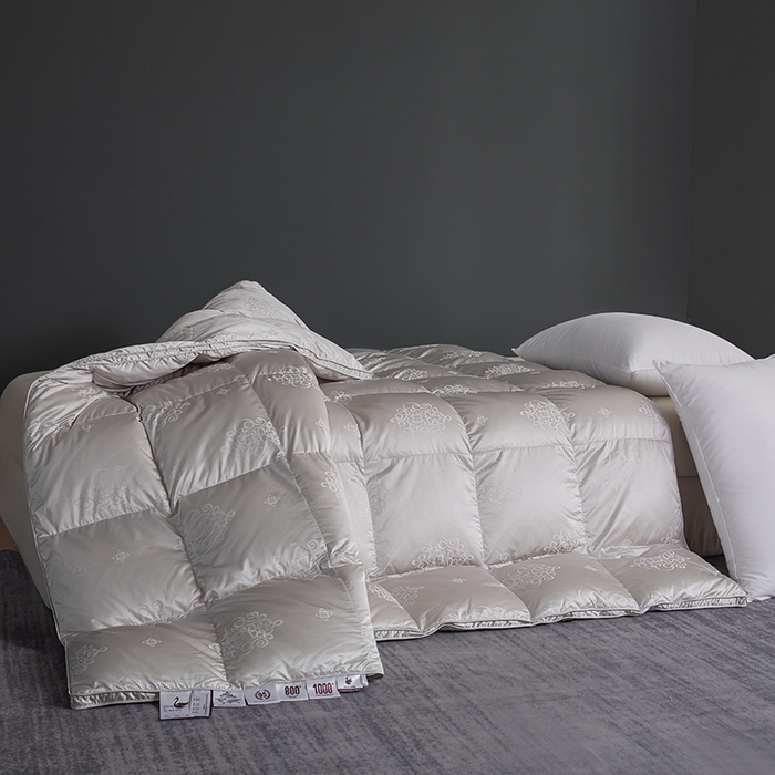 91家纺网 家纺一手货源 找家纺 华盛羽绒被壳 2024新款高精密真丝提花羽绒被婚庆款鹅绒被高端大气羽绒被 灰色