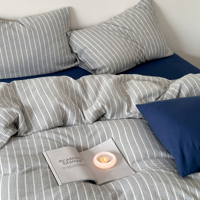 91家纺网 家纺一手货源 找家纺 玛奇朵 2024新品简约色织中古细条纹双层皱皱纱-时尚印迹 时尚印迹-深蓝