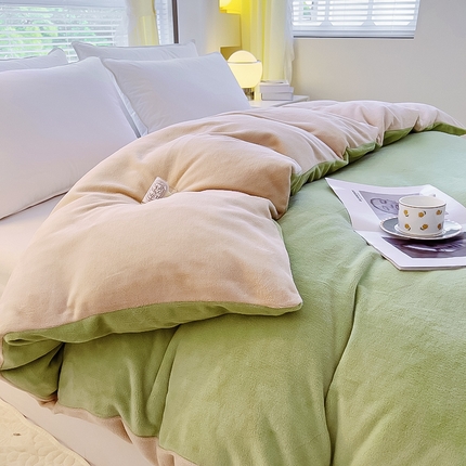 91家纺网 家纺一手货源 找家纺 七仙女家纺 2025新款A类230g高克重牛奶绒单品被套 豆绿+奶卡其