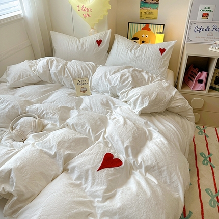 91家纺网 家纺一手货源 找家纺 （总）阿曼达 2024新款ins博主风爆款ins软糯亲肤水洗m纯色毛巾绣爱心刺绣四件套专版花型