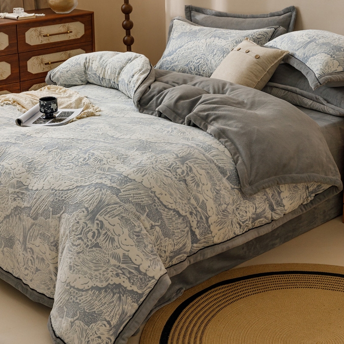 91家纺网 家纺一手货源 找家纺 2024新款牛奶绒染色雕花可拆洗冬被被子被芯 还之恋