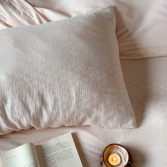 91家纺网 家纺一手货源 找家纺 （总）玛奇朵 2024新品韩国A类色织简约双面波点提花双层皱皱纱-波尔卡舞曲