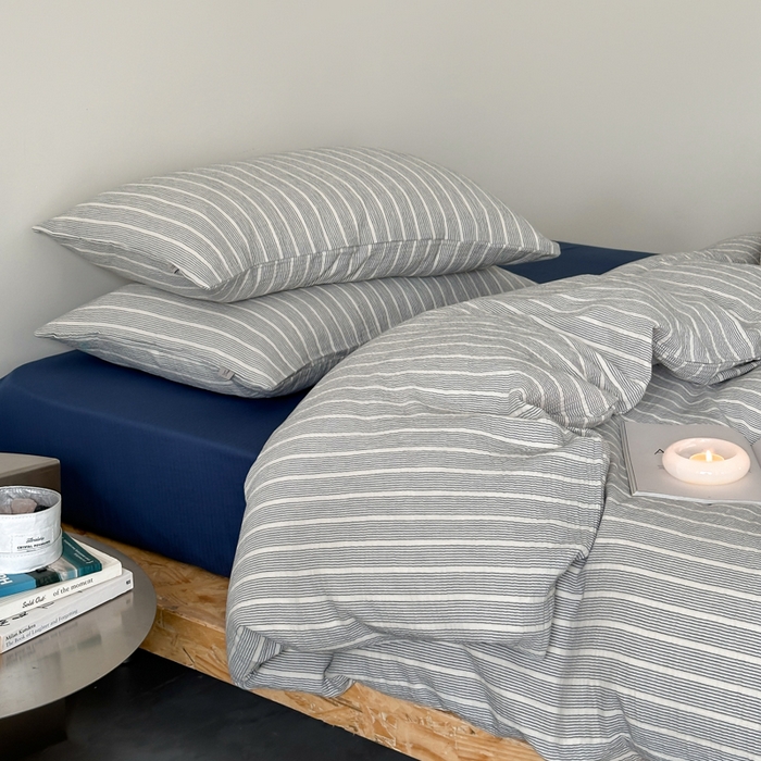 91家纺网 家纺一手货源 找家纺 玛奇朵 2024新品简约色织中古细条纹双层皱皱纱-时尚印迹 时尚印迹-深蓝