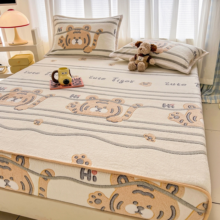 91家纺网 家纺一手货源 找家纺 倾慕家纺 2024新款加厚保暖6D立体雪花绒系列-单床笠 欢乐小虎