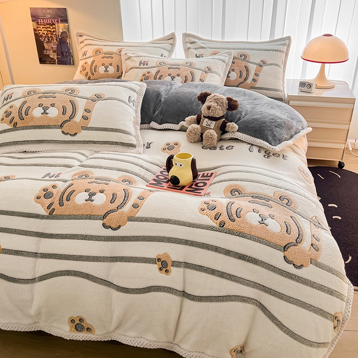 91家纺网 家纺一手货源 找家纺 倾慕家纺 2024新款加厚保暖6D立体雪花绒系列-单枕套 欢乐小虎