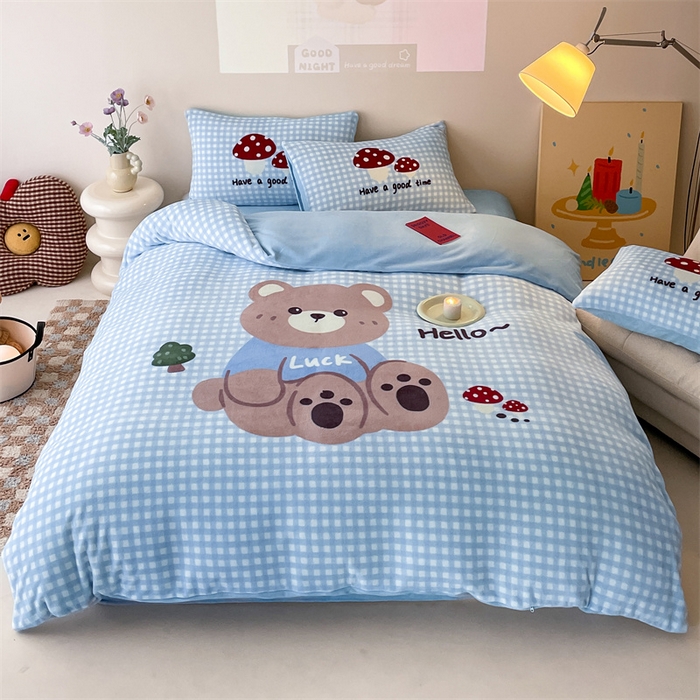 91家纺网 家纺一手货源 找家纺 星座家纺 2025新款大版卡通牛奶绒四件套 蓝格小熊