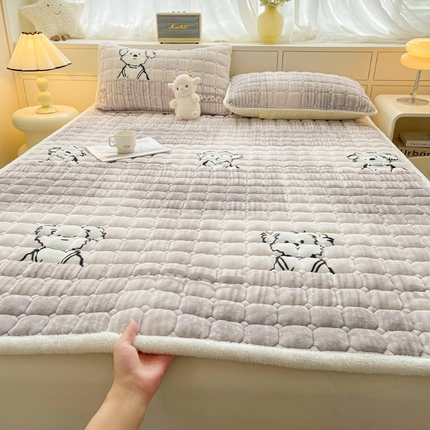 91家纺网 家纺一手货源 找家纺 总 眠势力 2025新款牛奶绒床垫保防滑床护垫床褥学生垫子可机洗