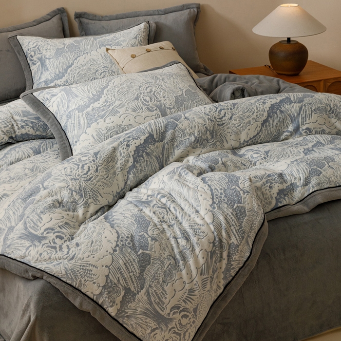 91家纺网 家纺一手货源 找家纺 2024新款牛奶绒染色雕花可拆洗冬被被子被芯 还之恋