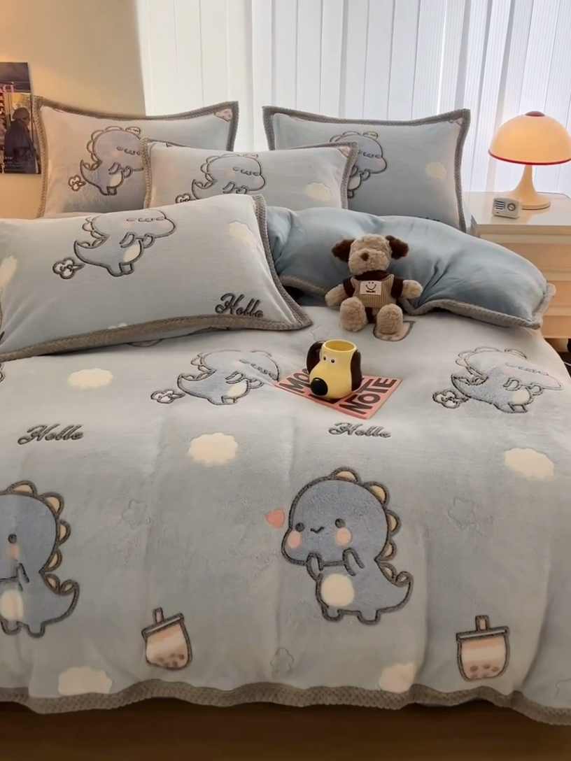 91家纺网 家纺一手货源 找家纺 倾慕家纺 2024新款加厚保暖6D立体雪花绒系列-单被套 奶茶小龙蓝