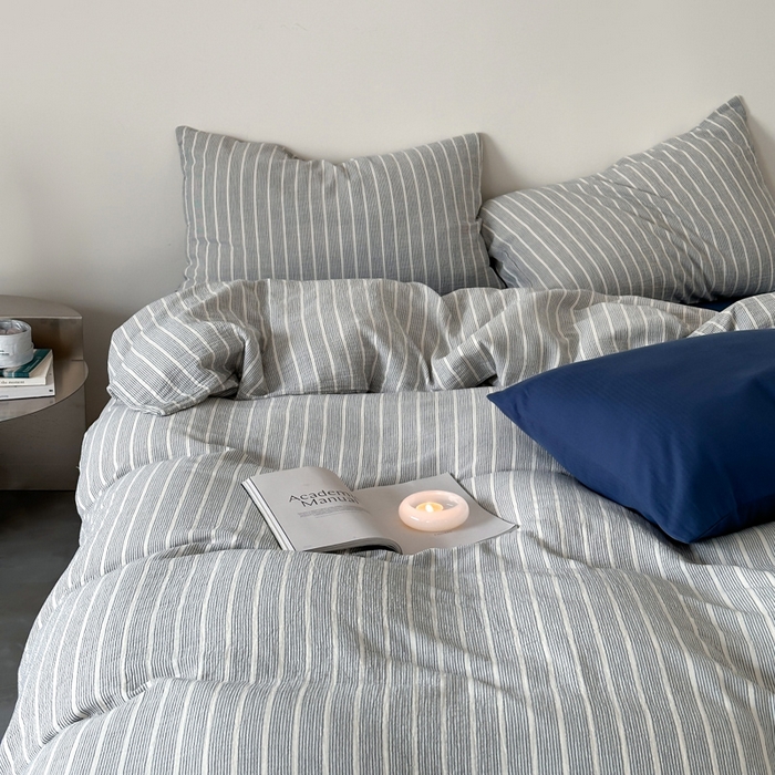 91家纺网 家纺一手货源 找家纺 玛奇朵 2024新品简约色织中古细条纹双层皱皱纱-时尚印迹 时尚印迹-深蓝