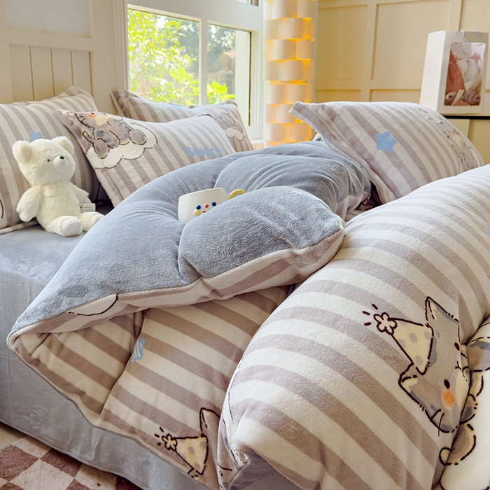 91家纺网 家纺一手货源 找家纺 狂想家 2025新款加厚牛奶绒卡通印花四件套 甜美KT