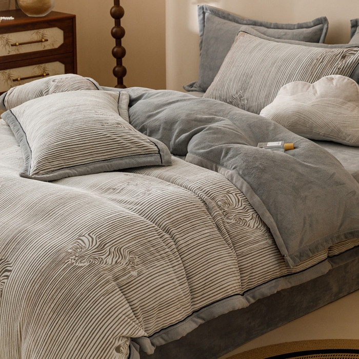 91家纺网 家纺一手货源 找家纺 2024新款牛奶绒染色雕花可拆洗冬被被子被芯 条纹斑马